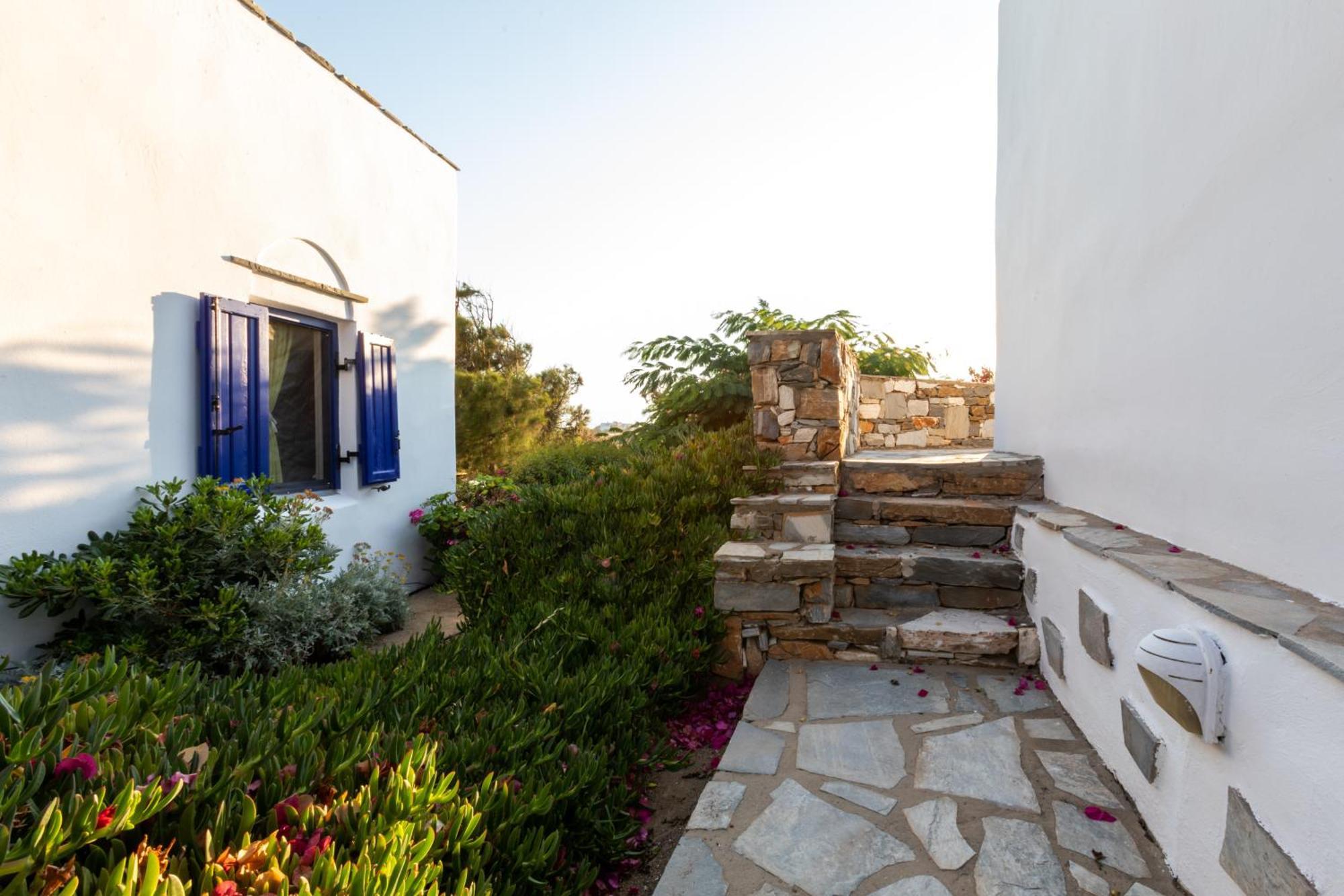 Sunrock Suites Stelida  Exterior photo