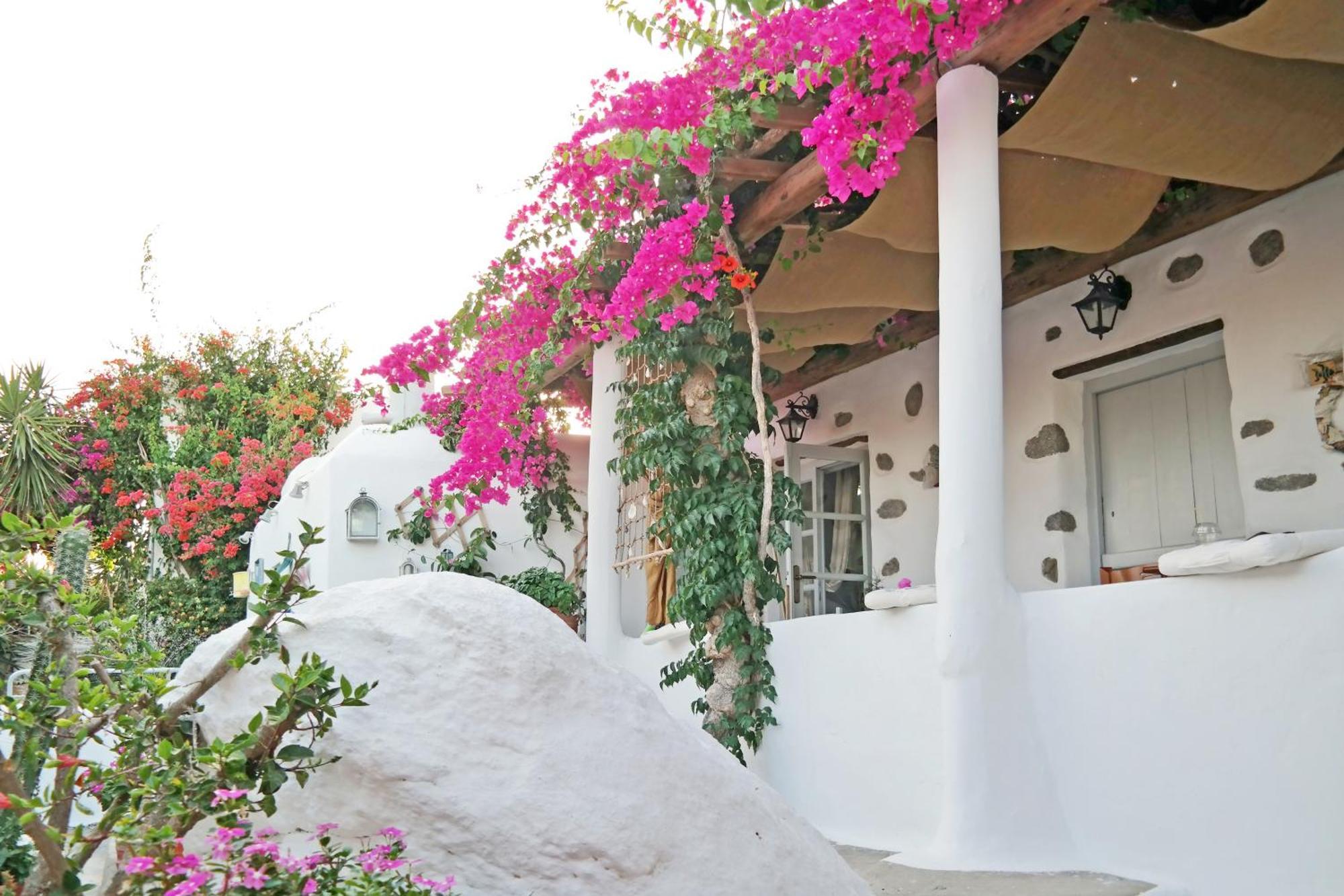 Sunrock Suites Stelida  Exterior photo