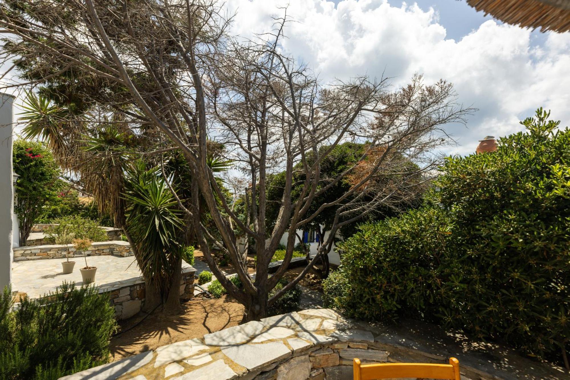 Sunrock Suites Stelida  Exterior photo